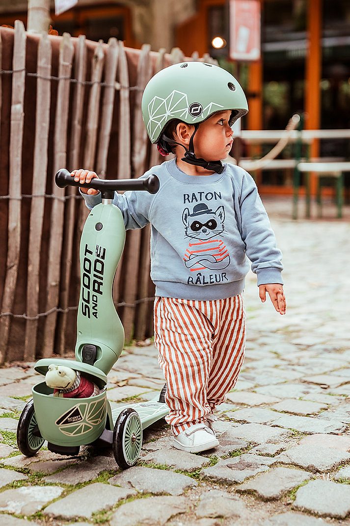 Scoot & Ride Highwaykick 1 Lifestyle green lines