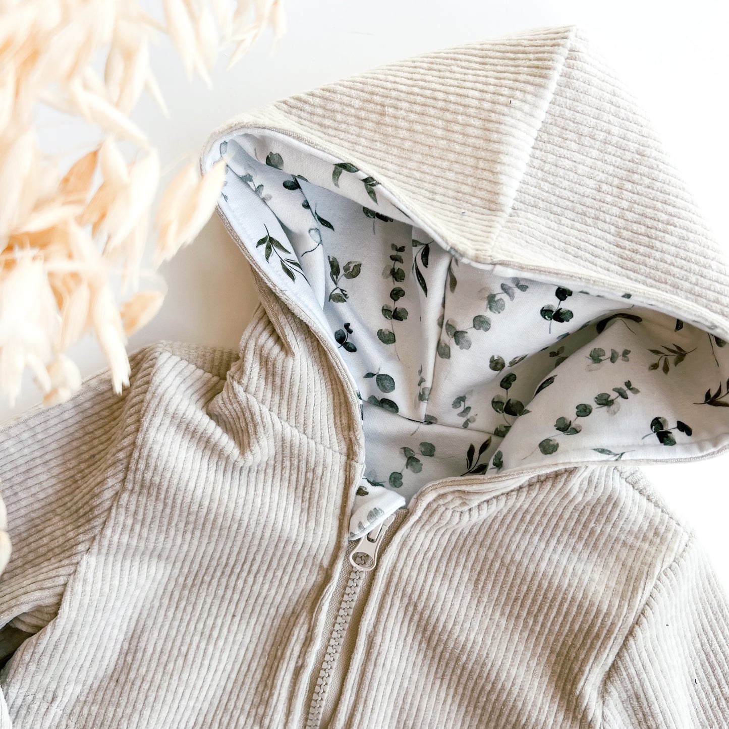 Montessori Cordjacke für Baby und Kind Eukaliptus in Beige