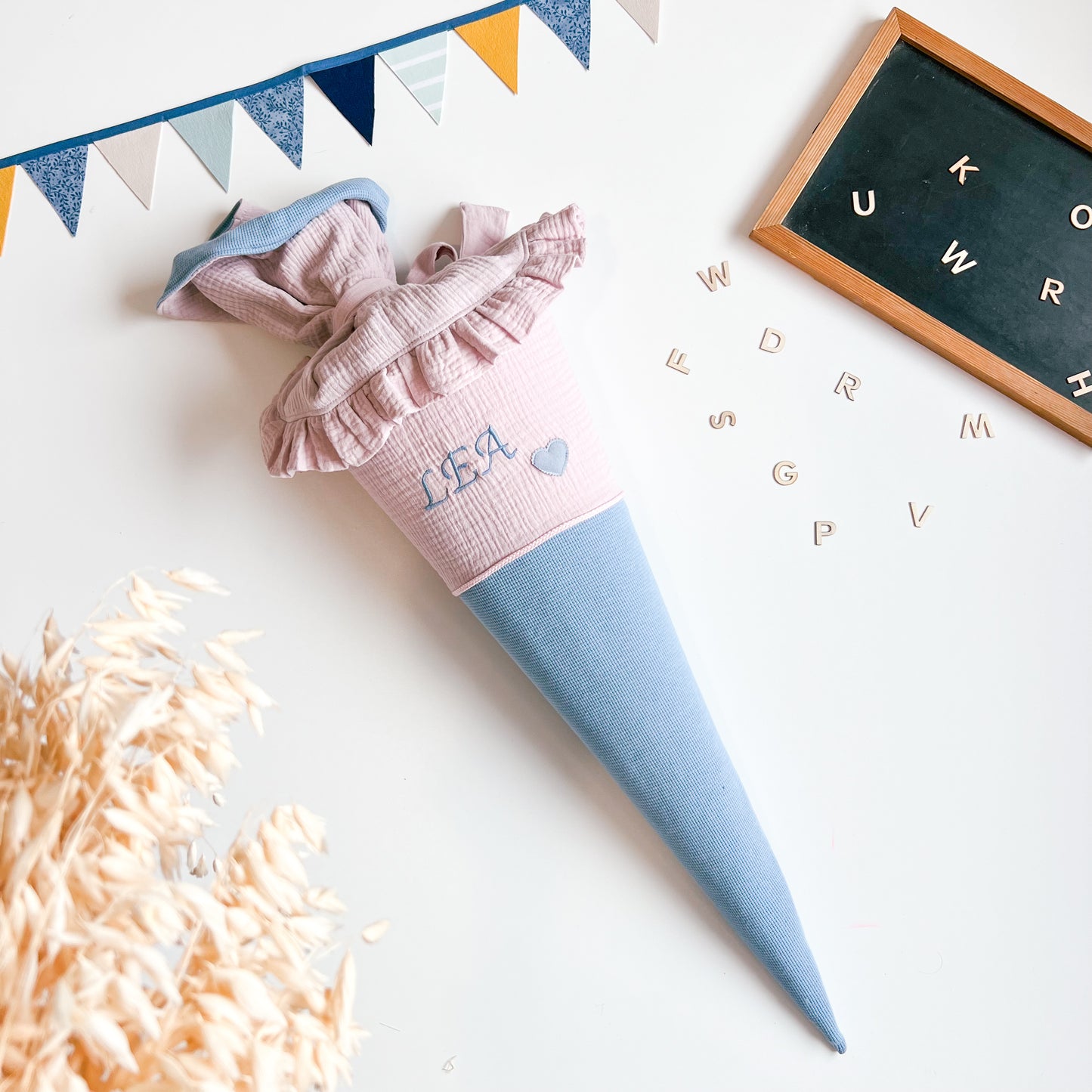 Schultüte personalisiert in blau und rosa
