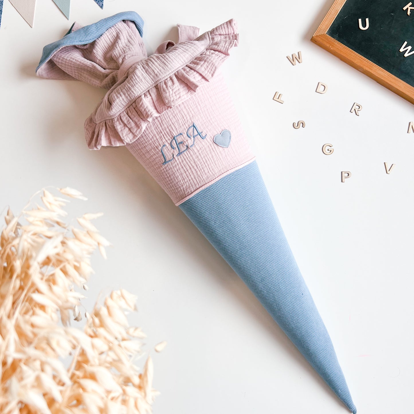 Schultüte personalisiert in blau und rosa