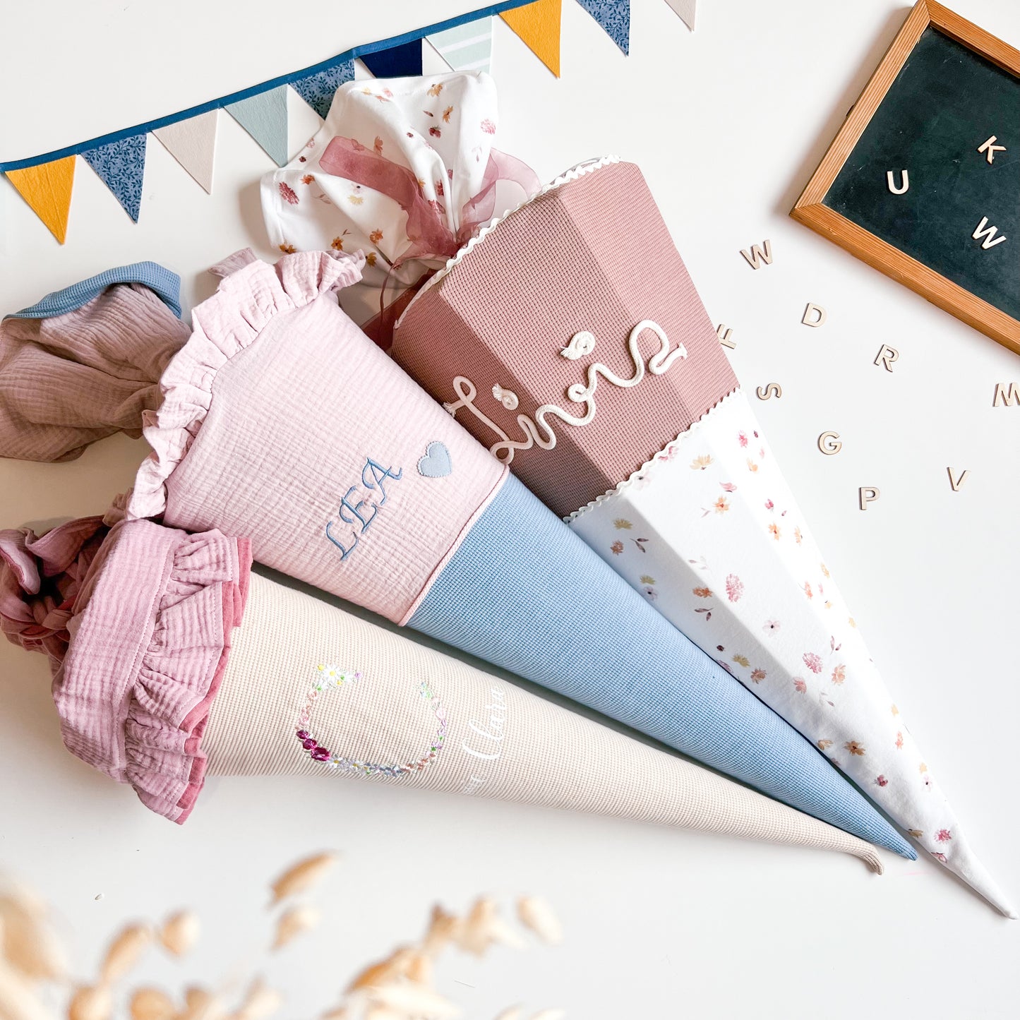 Schultüte personalisiert in Beige und Rosa