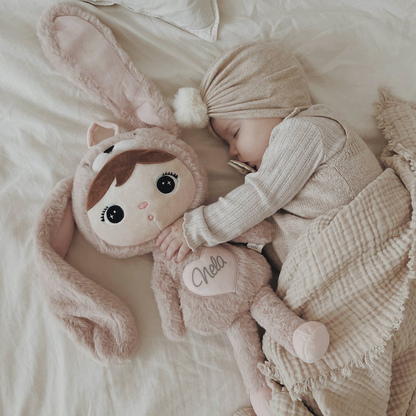 Personalisierter Metoo Teddybär-Hase in Beige