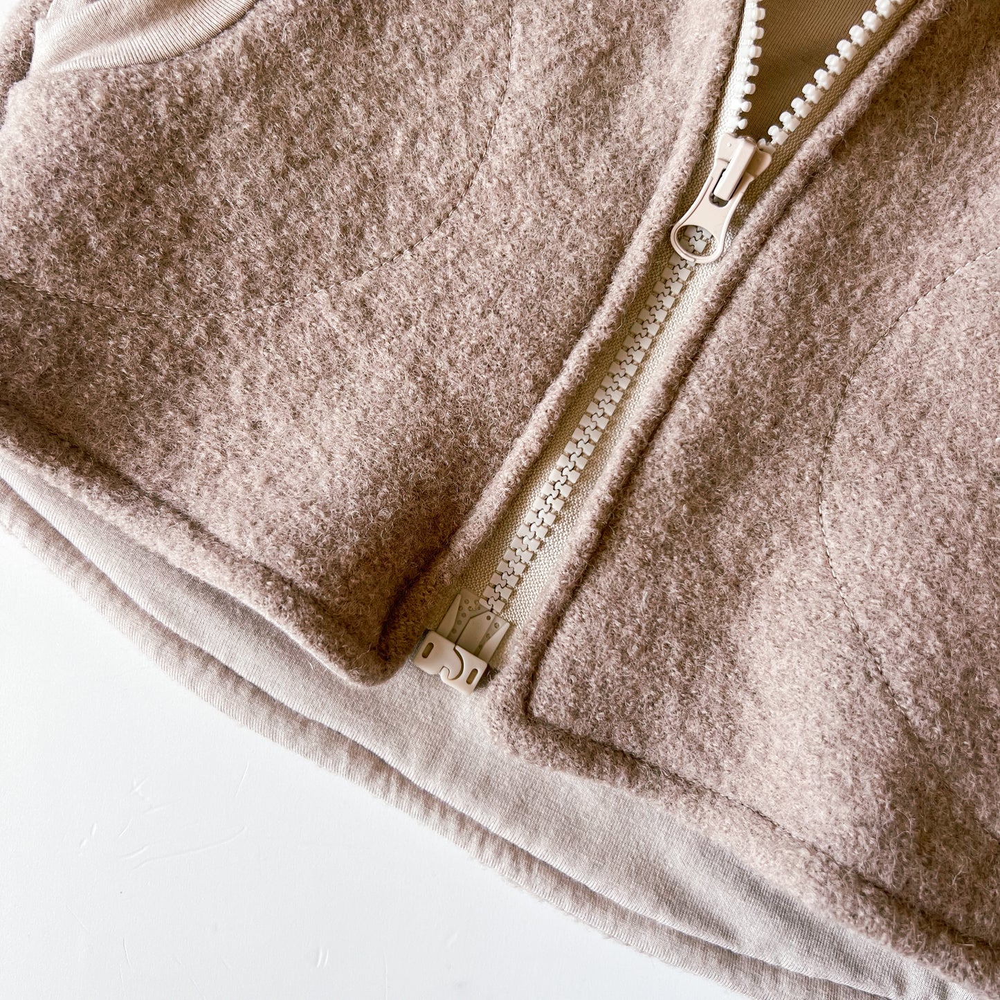 Montessori Walkjacke Beige, magnetischen Reißverschluss