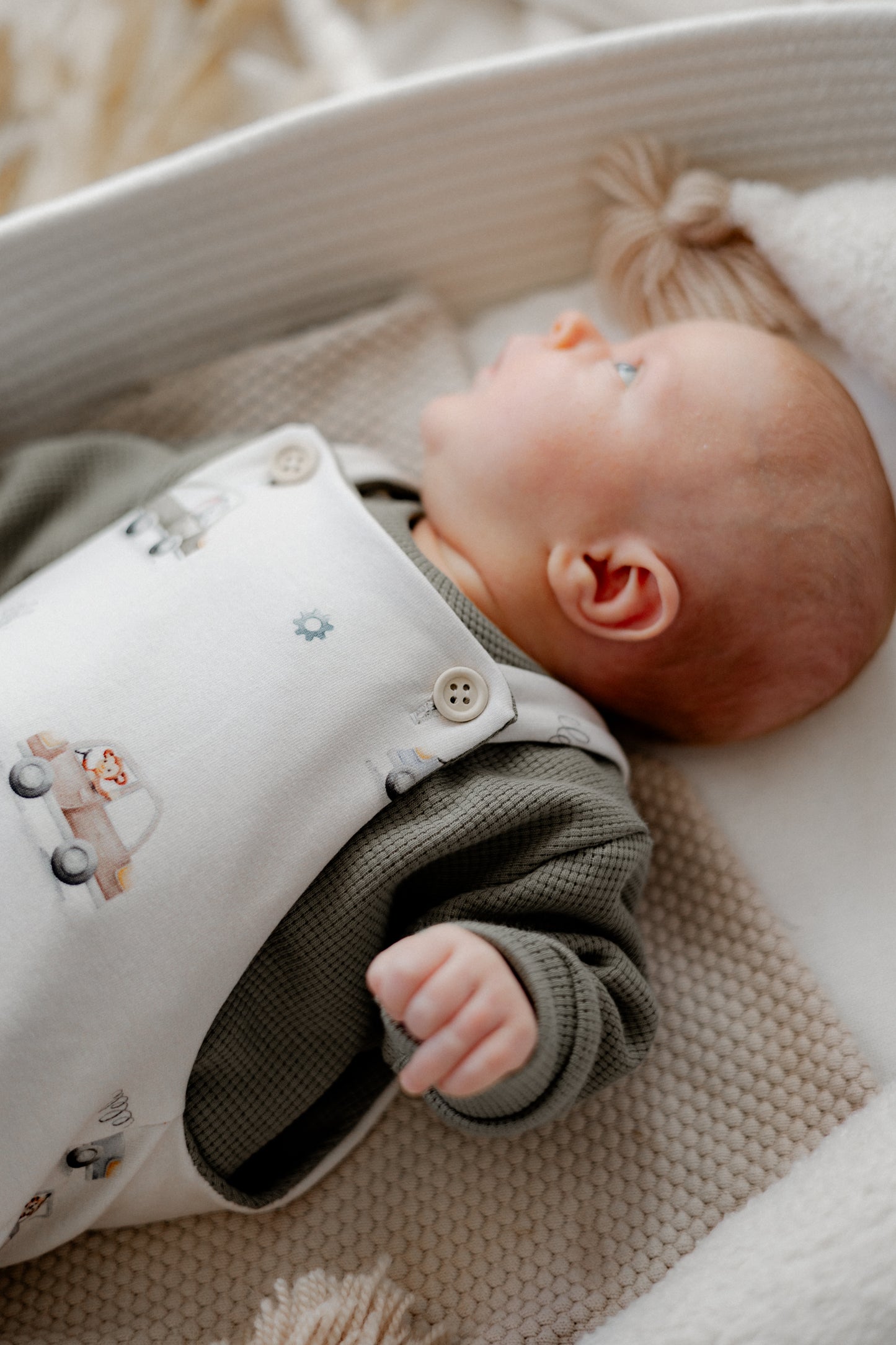 Wendbarer Baby-Latzhose aus Bio-Stoff - Autos
