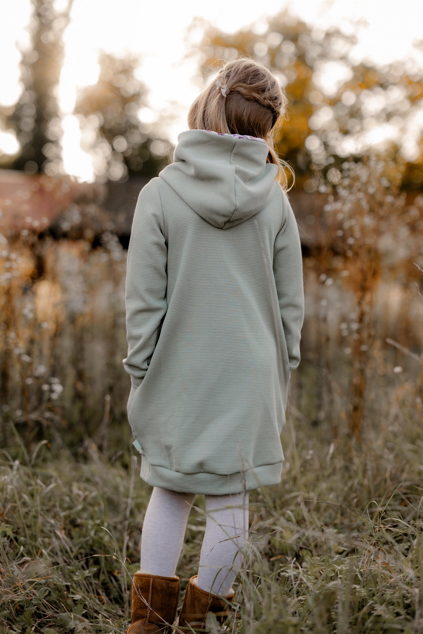 Kleid Mili mit Kapuze für Mädchen – Mint und Blumen