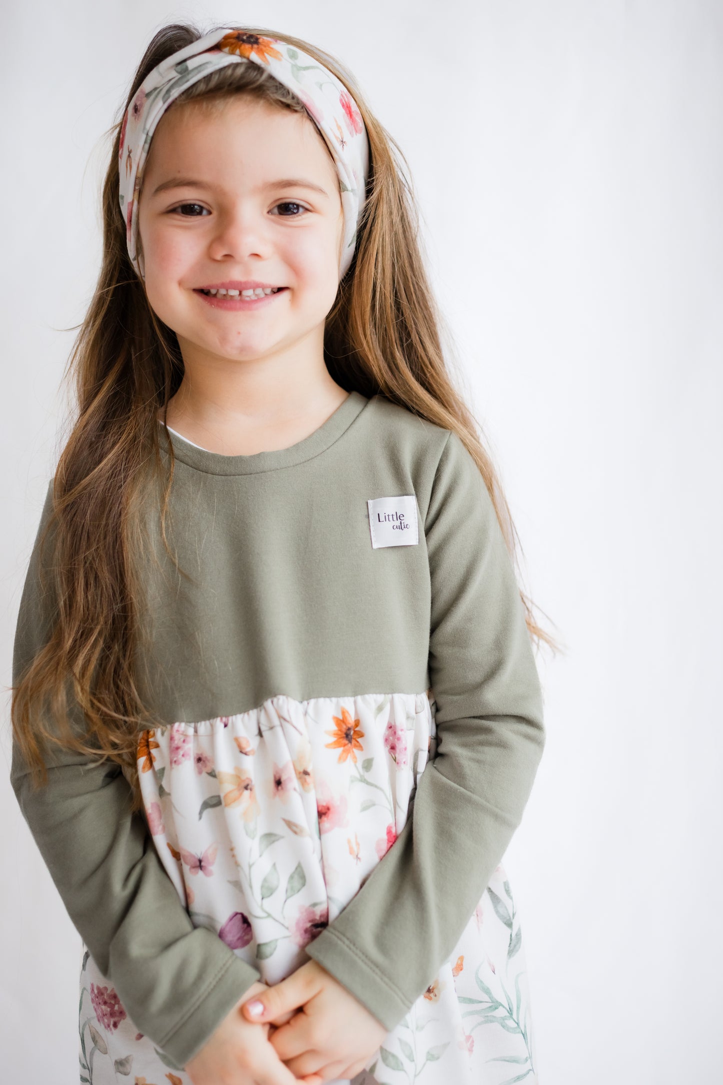 Set Kleid in Olivgrün, Blumen und Stirnband