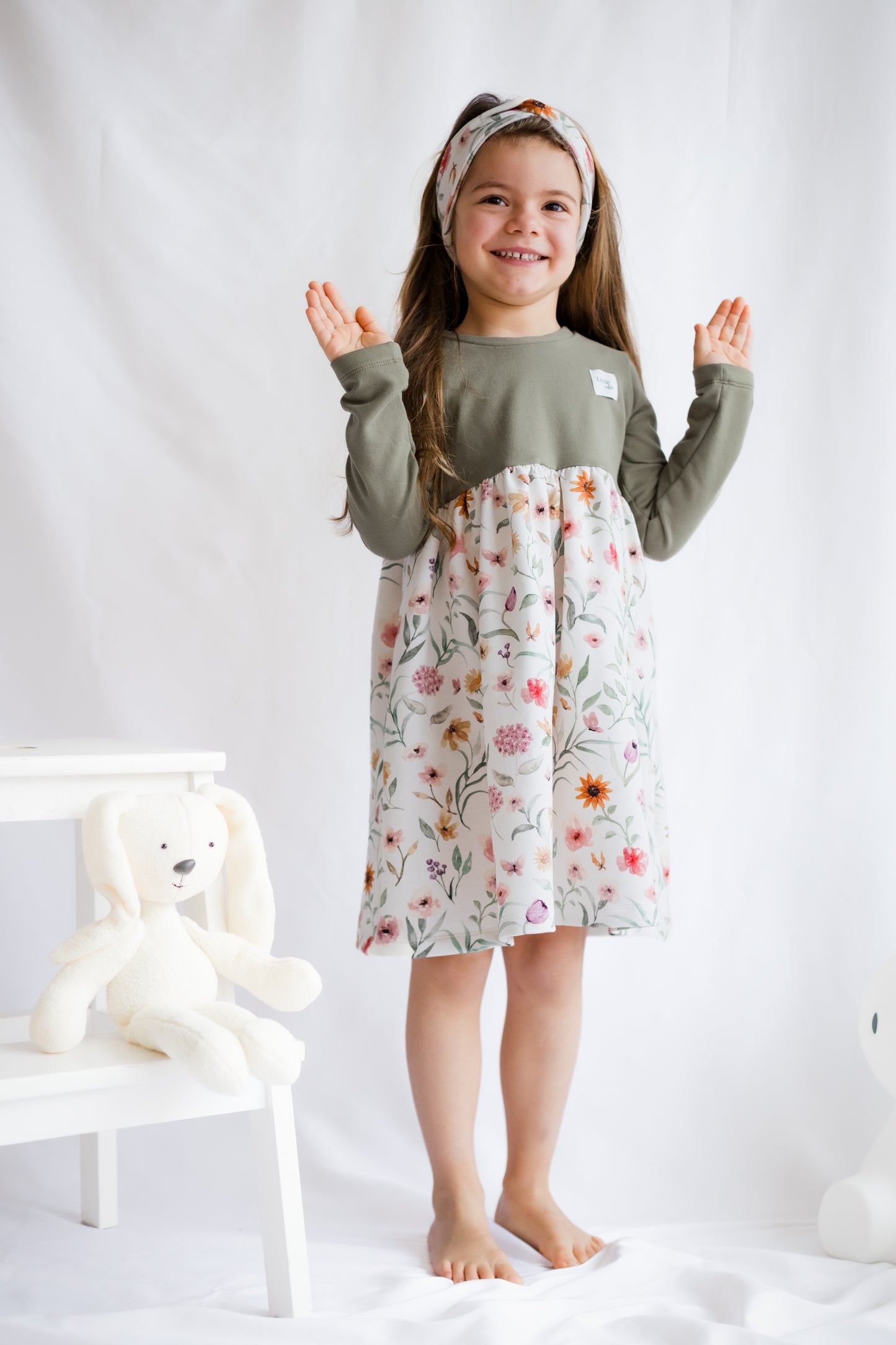 Set Kleid in Olivgrün, Blumen und Stirnband