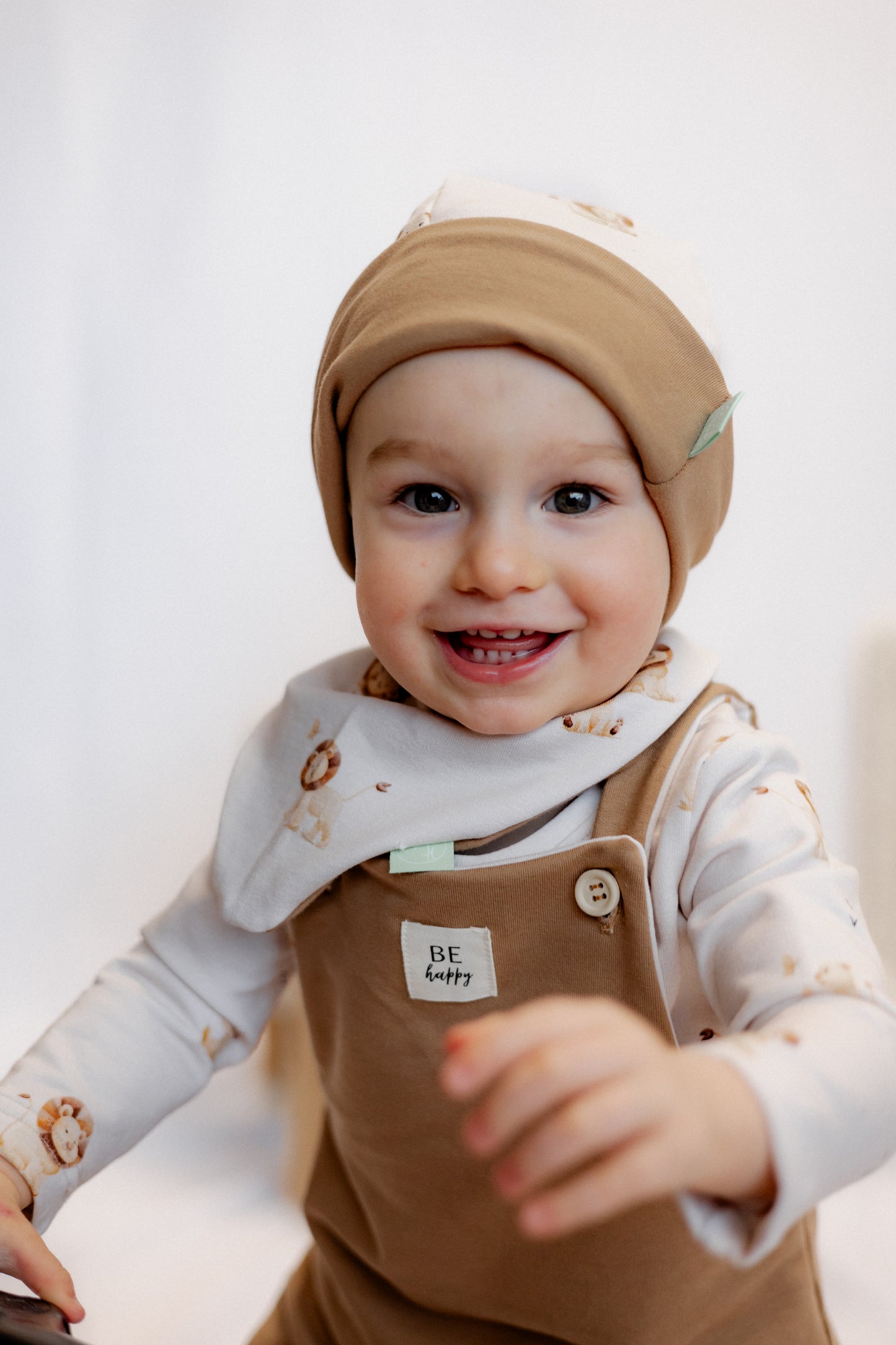 Wendbarer Baby-Latzhose - Löwen