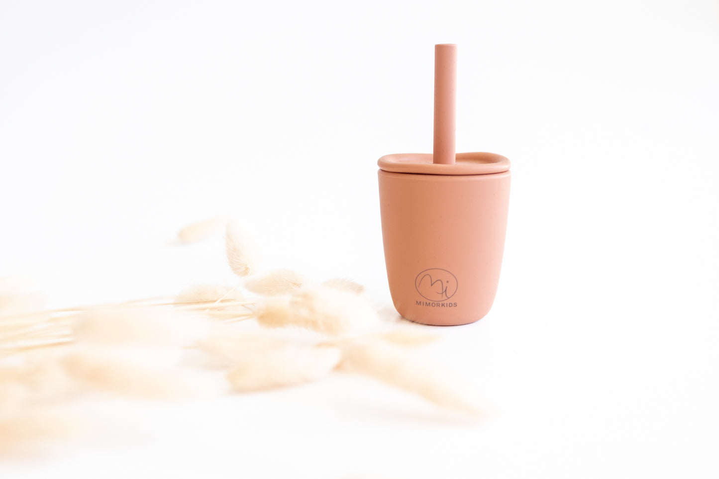 Drinking cup with straw, pink