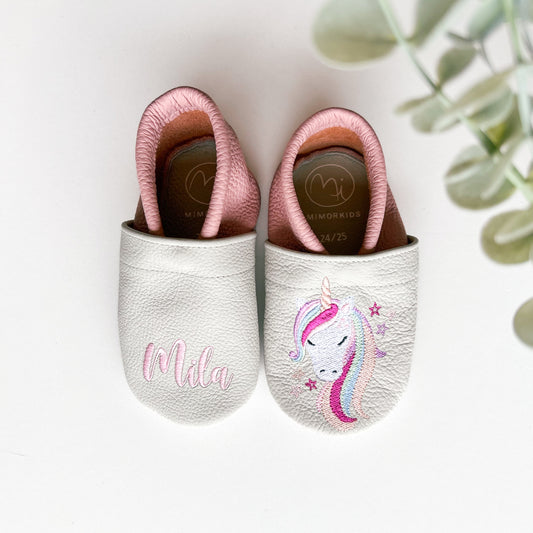 Krabbelschuhe mit Namen und Einhorn
