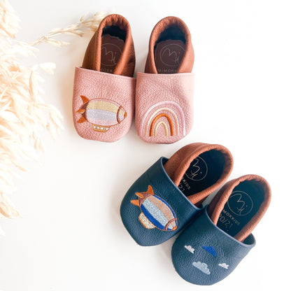 Krabbelschuhe, Lederpuschen mit Zeppelin in rosa