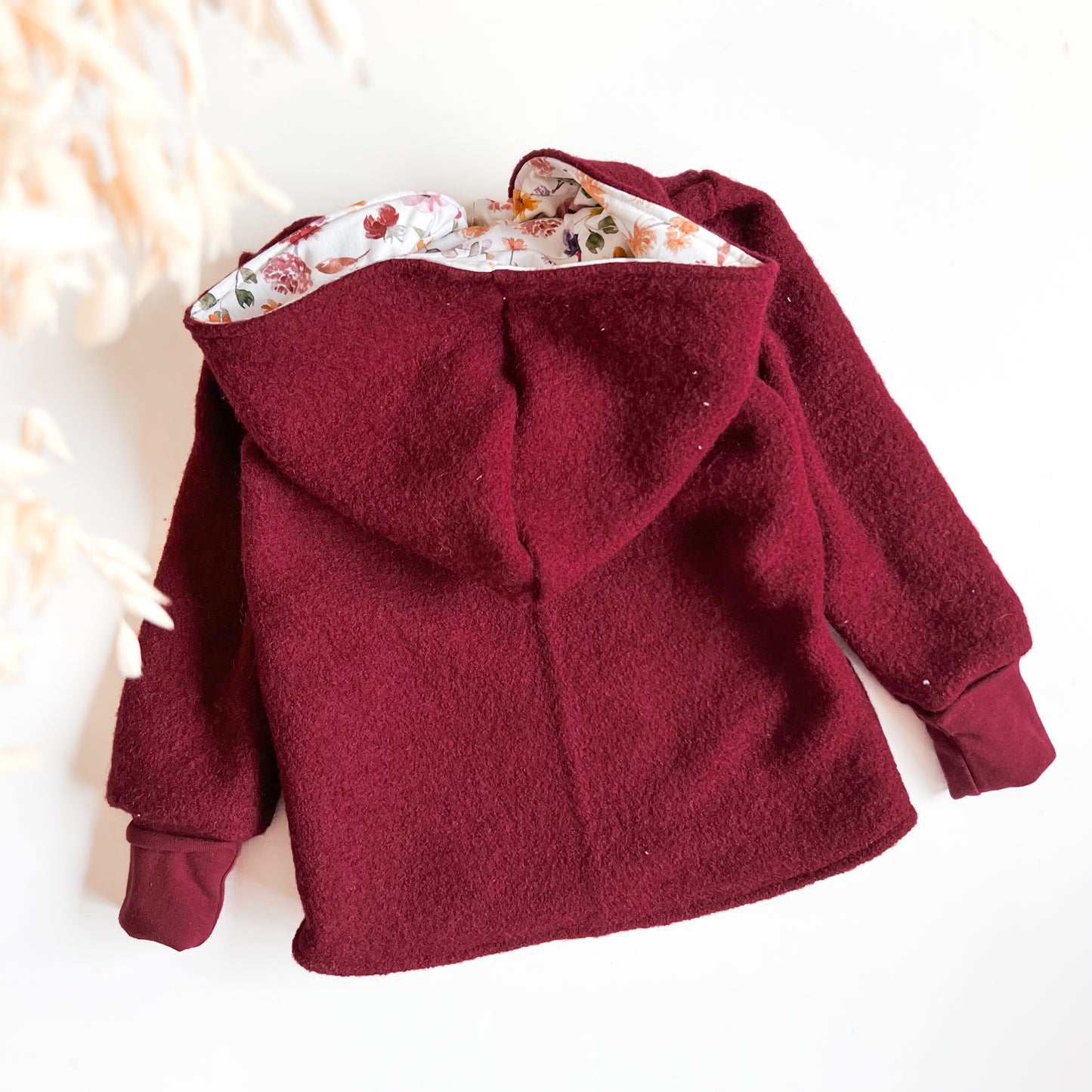 Montessori Walkjacke Rot mit Blumen, magnetischen Reißverschluss
