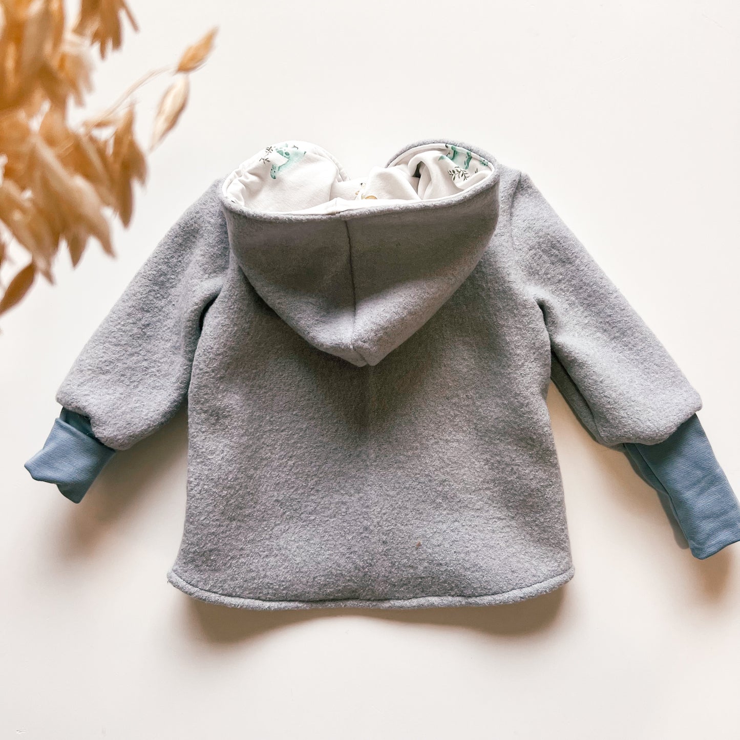 Montessori Walkjacke in Blau mit Dino, magnetischen Reißverschluss