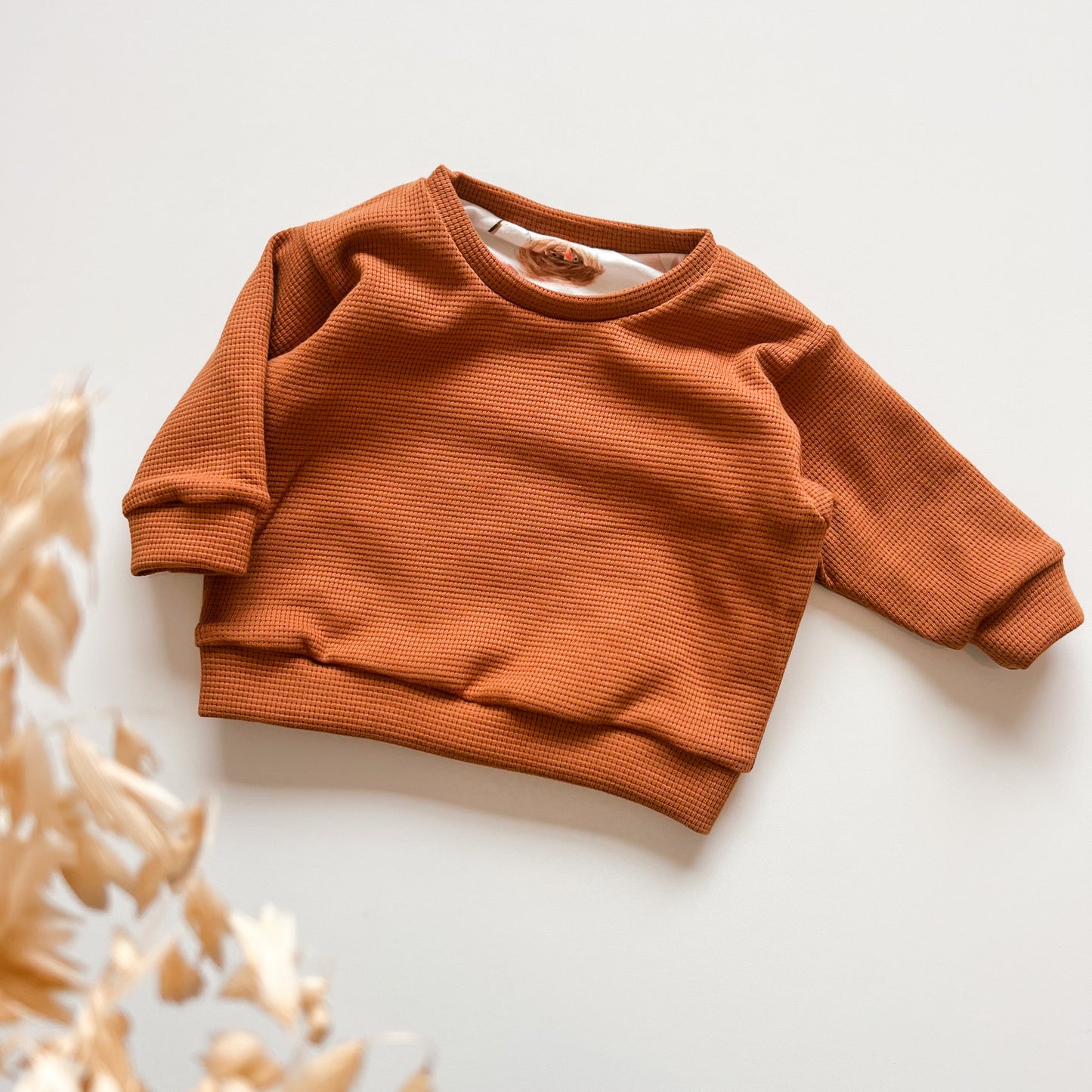 Wendbarer Pullover aus Bio-Stoff – Cognac & Herbst-Vogel-Design