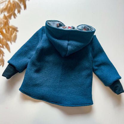 Montessori Walkjacke in Blau mit Ninjas, magnetischen Reißverschluss