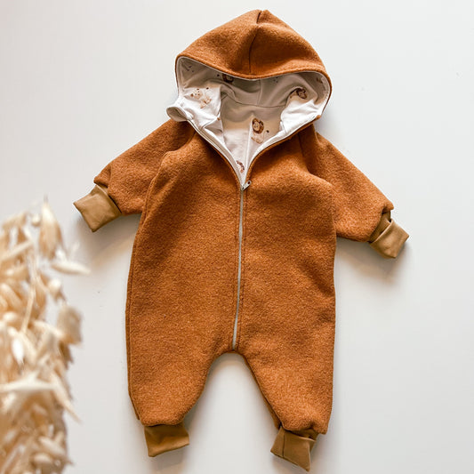 Walkoverall in Curry mit Löwen