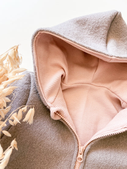 Montessori Walkjacke in grau, magnetischen Reißverschluss