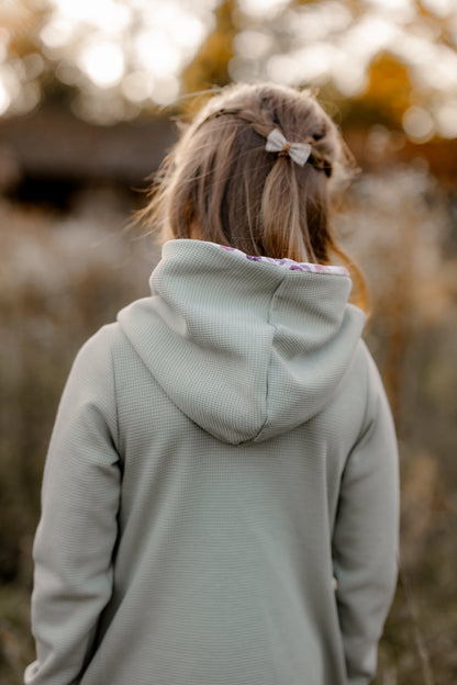 Kleid Mili mit Kapuze für Mädchen – Mint und Blumen