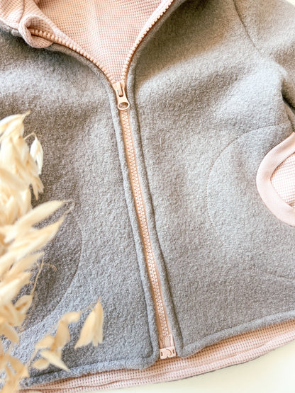 Montessori Walkjacke in grau, magnetischen Reißverschluss