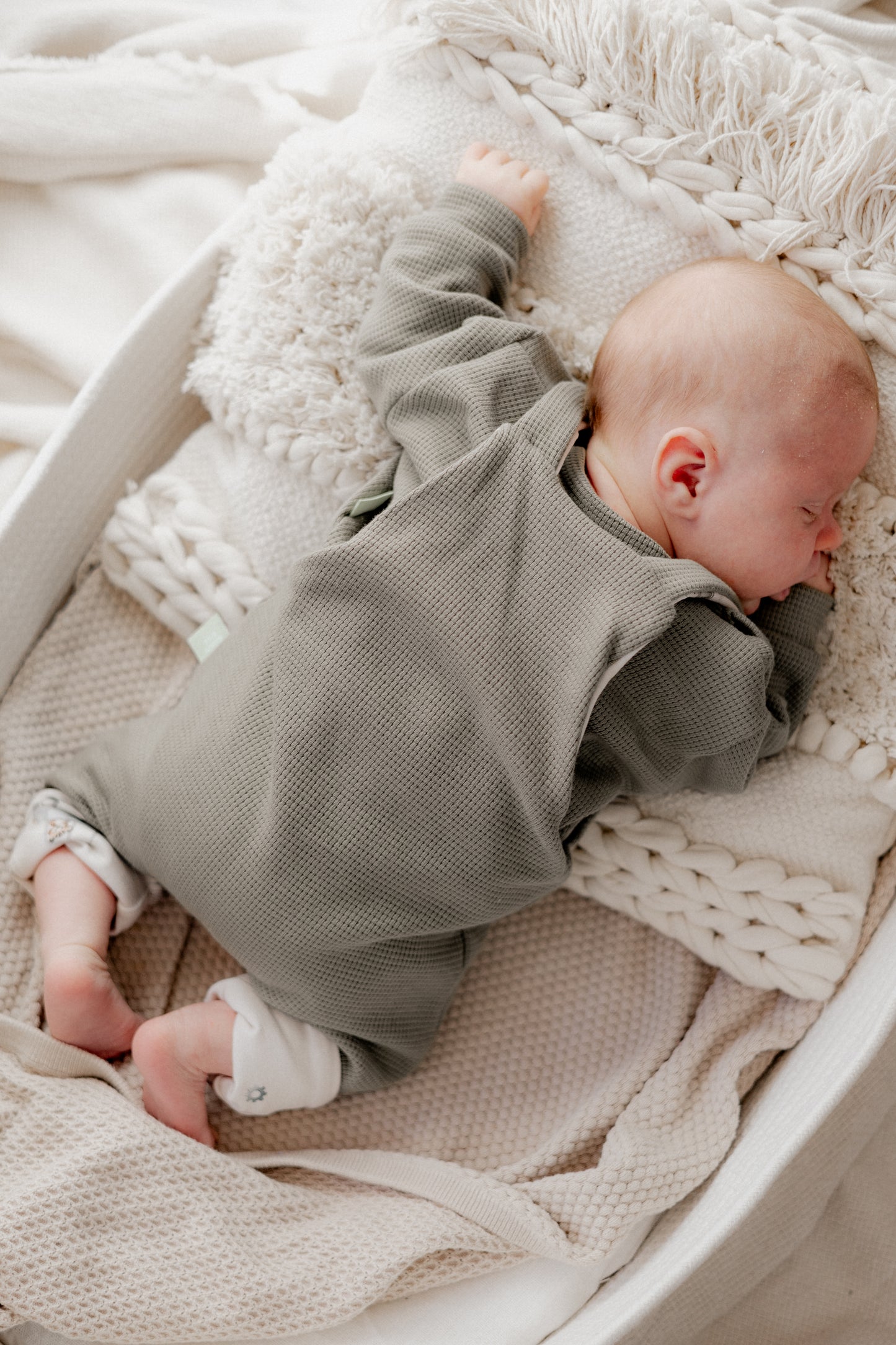 Wendbarer Baby-Latzhose aus Bio-Stoff - Autos