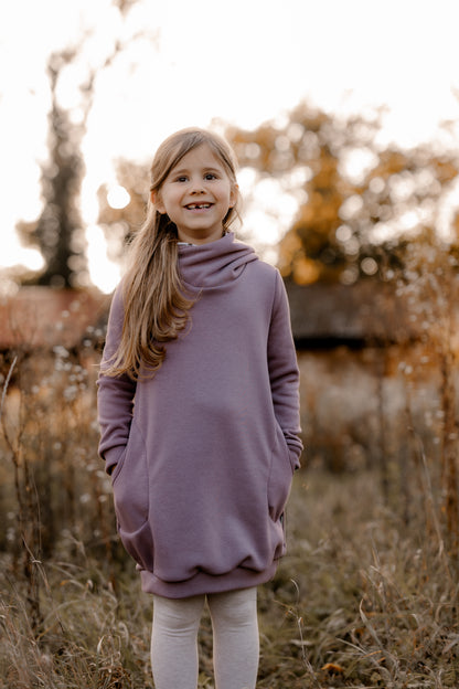 Kleid Mili mit Kapuze für Mädchen – Lila und Blumen