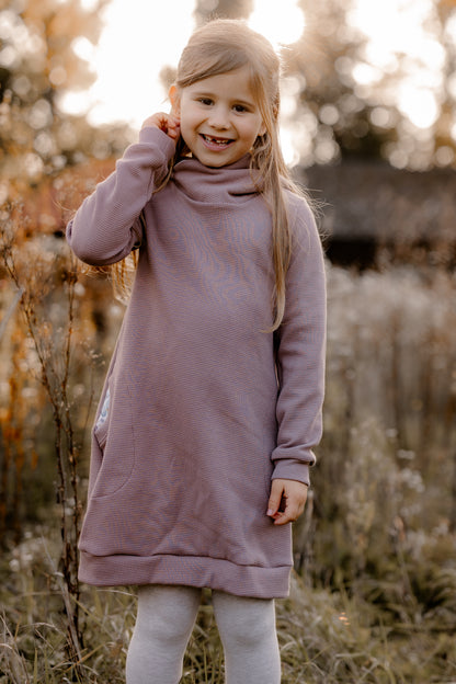 Kleid Mili mit Kapuze für Mädchen – Mauve und Blumen