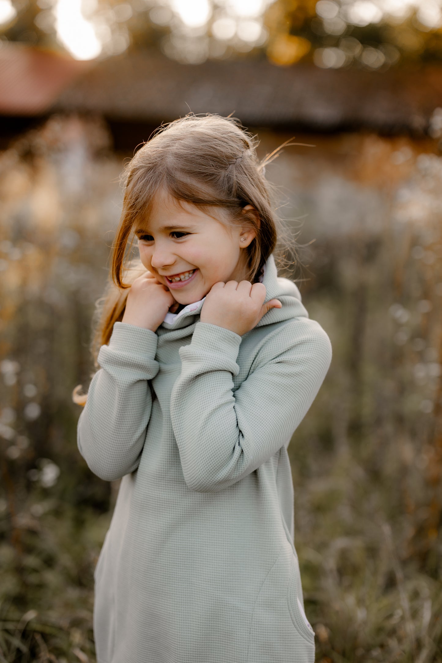 Kleid Mili mit Kapuze für Mädchen – Mint und Blumen