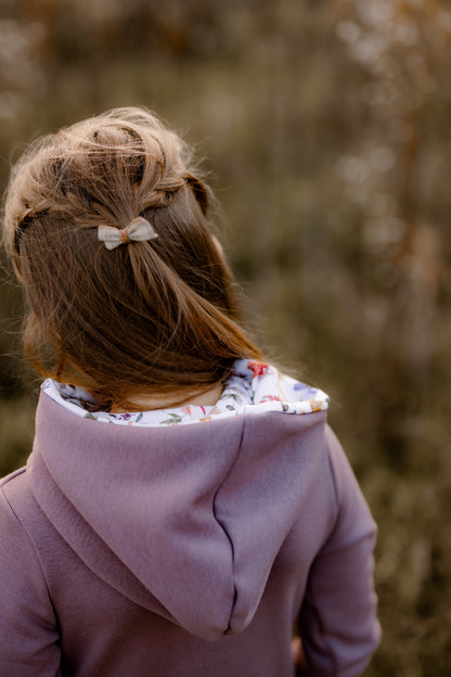 Kleid Mili mit Kapuze für Mädchen – Lila und Blumen