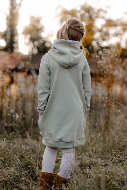 Kleid Mili mit Kapuze für Mädchen – Mint und Blumen