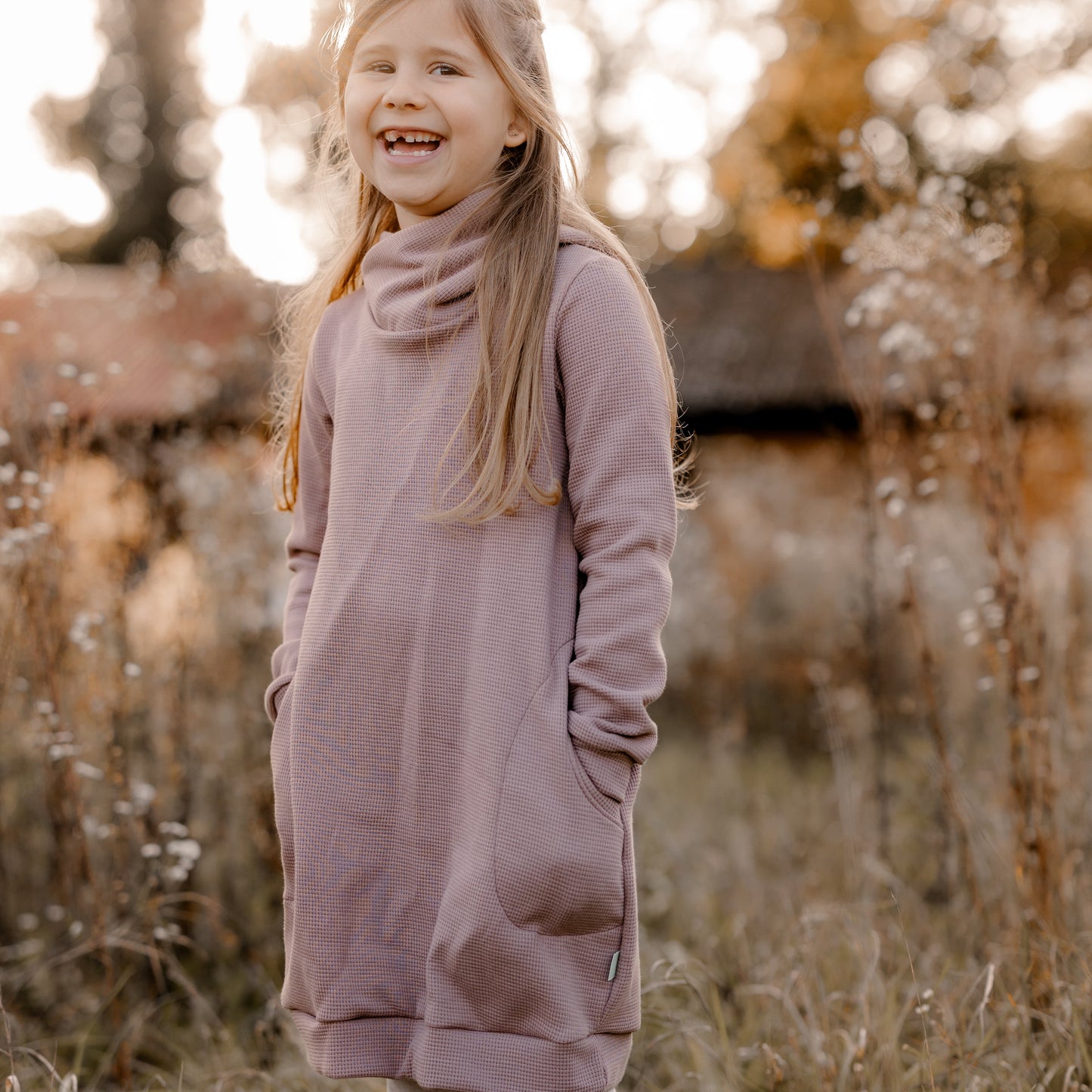 Kleid Mili mit Kapuze für Mädchen – Mauve und Blumen